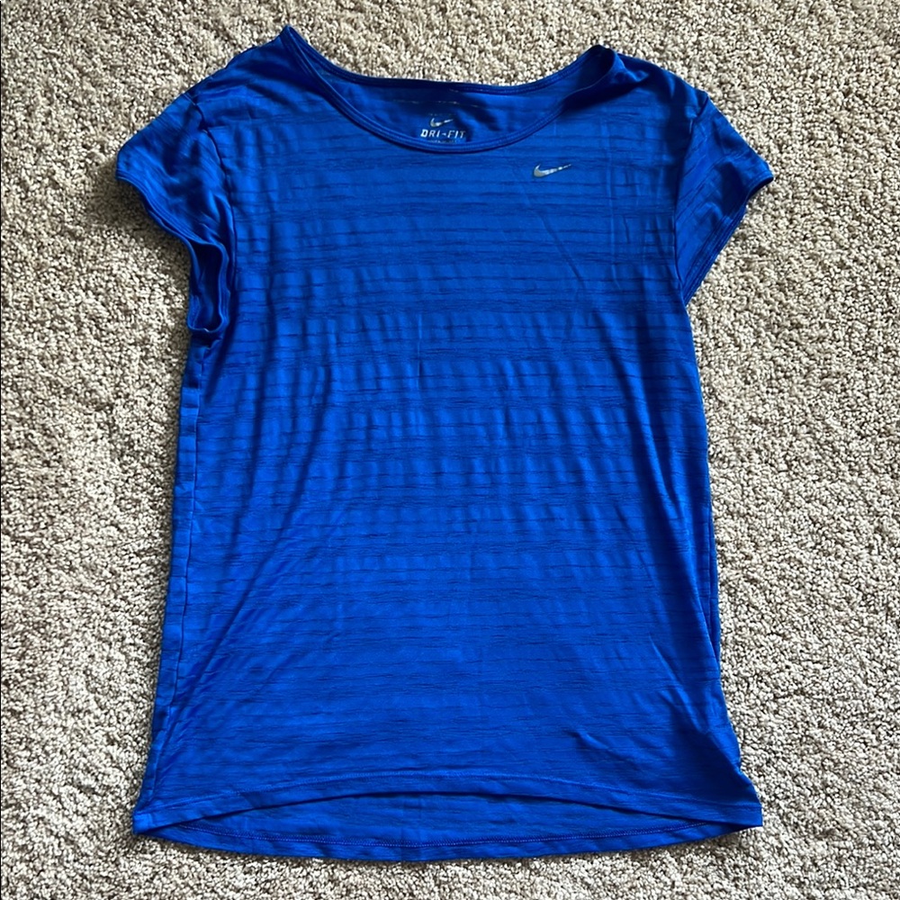 Nike Women's Blue Top Small athletic Athleisure